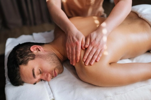 بهترین انواع ماساژ برای سم‌زدایی و افزایش متابولیسم